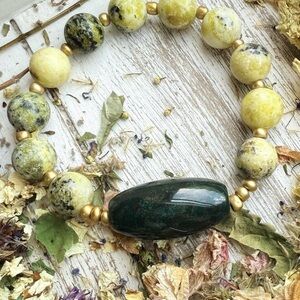 Chic Green agate and turquoise and Gold Beaded Bracelet